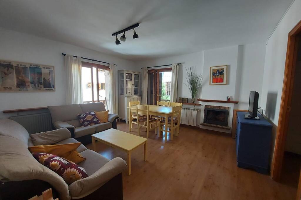 Bonito/céntrico apartamento con garaje en Sallent Sallent de Gállego Esterno foto