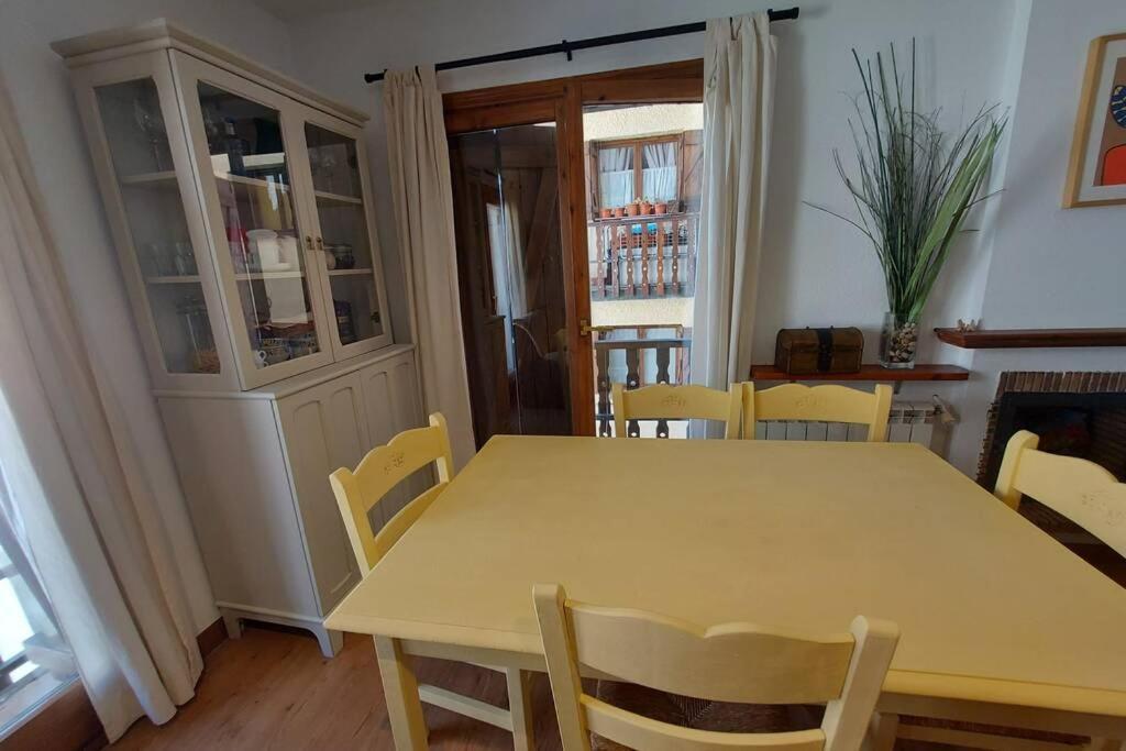 Bonito/céntrico apartamento con garaje en Sallent Sallent de Gállego Esterno foto