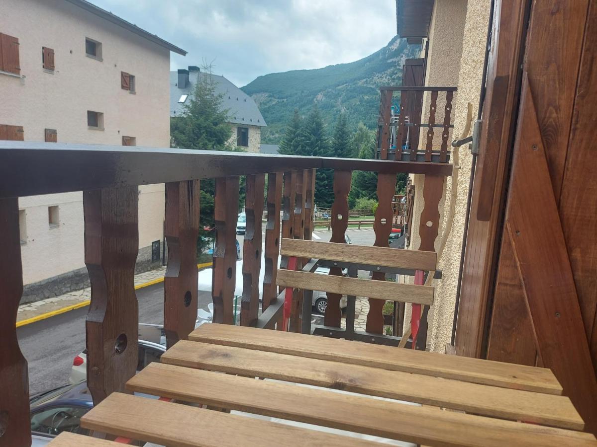 Bonito/céntrico apartamento con garaje en Sallent Sallent de Gállego Esterno foto